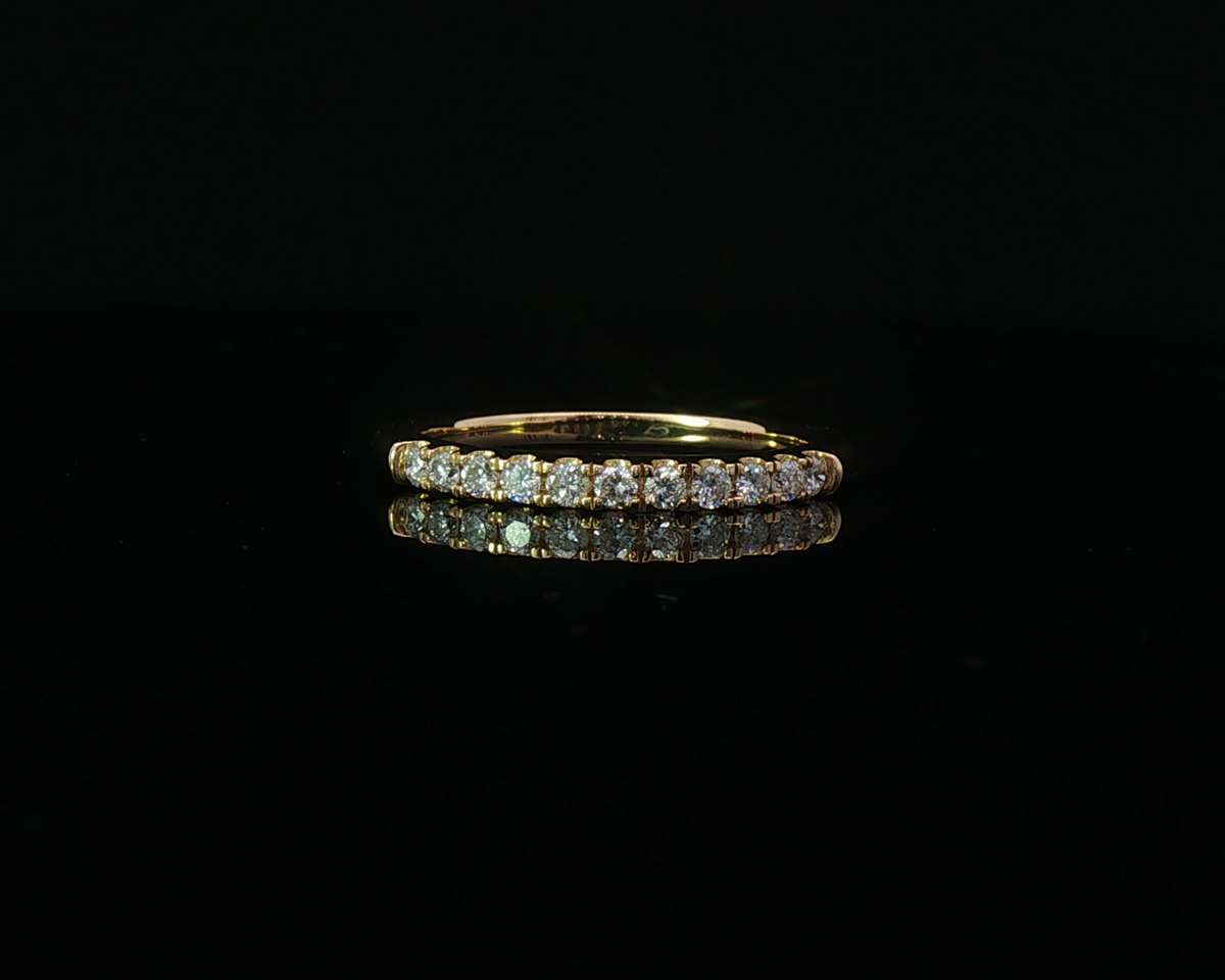 Single row diamond band