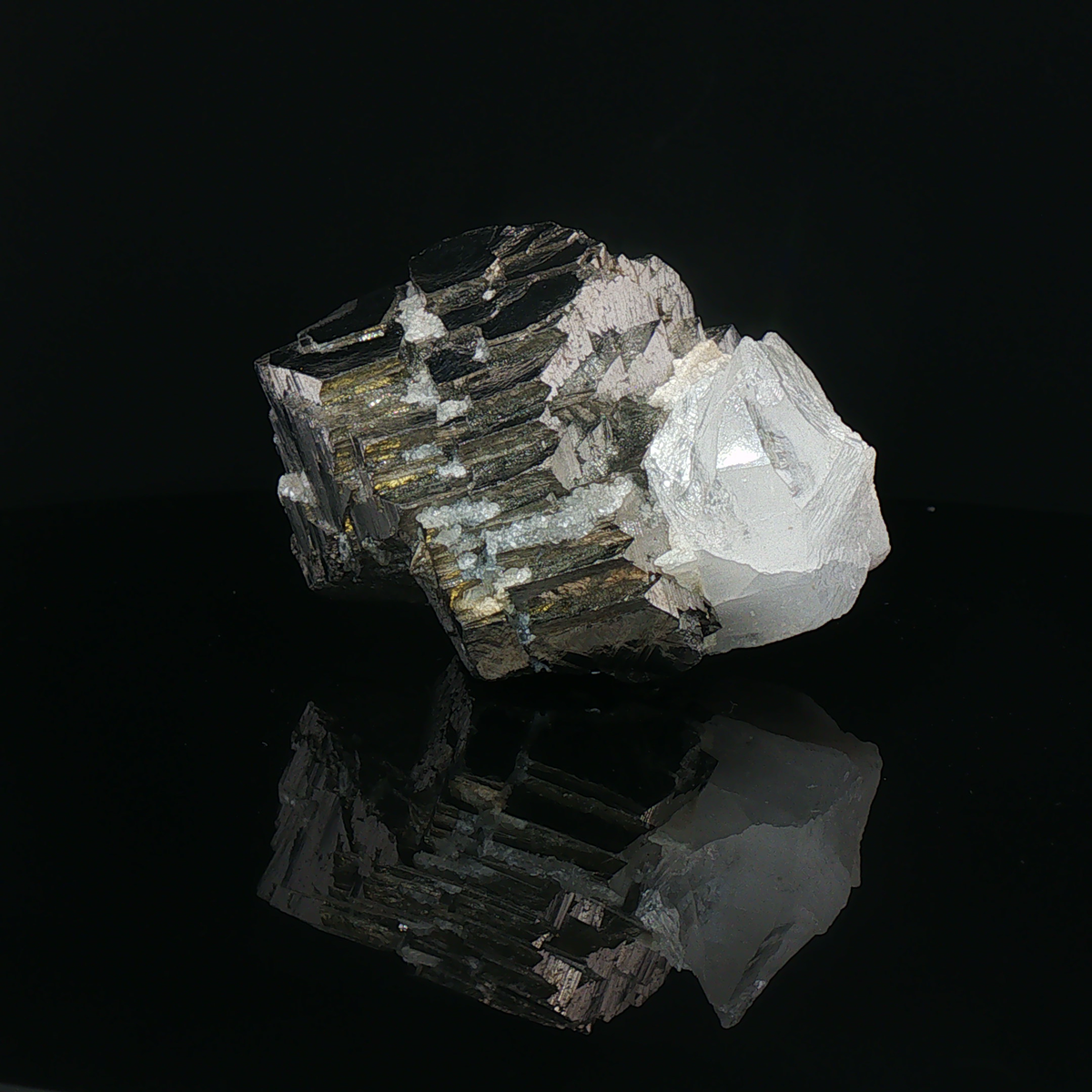 Quartz on arsenopyrite