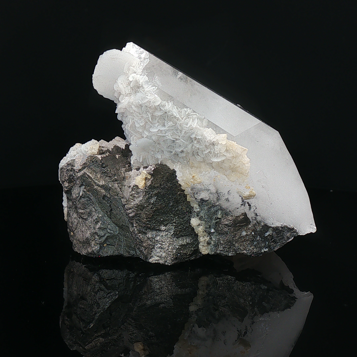 Quartz, calcite on arsenopyrite